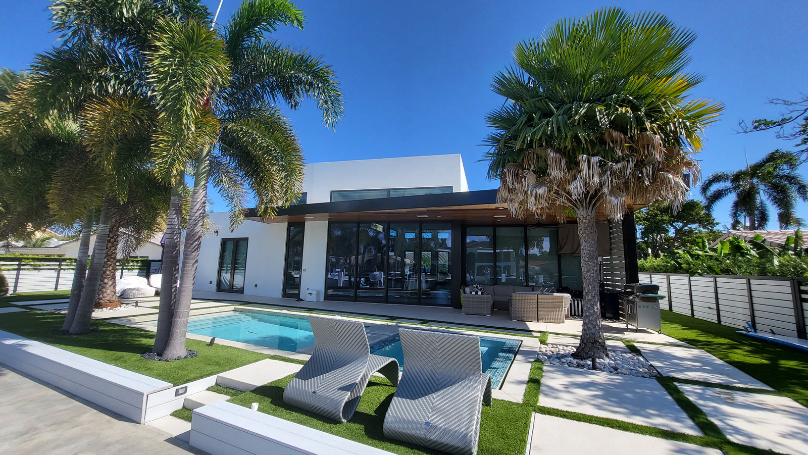 Pompano Beach glass cleaning services